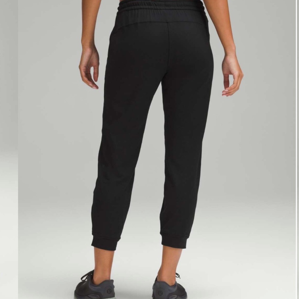 Lululemon Soft Jersey Classic-Fit Mid-Rise Jogger in Black